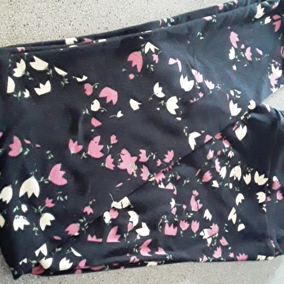 Lularoe tall & curvy leggings - Picture 4 of 5